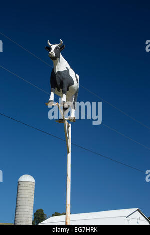 MILK COW SIGN DAIRY FARM SMICKSBURG INDIANA COUNTY PENNSYLVANIA USA Stock Photo
