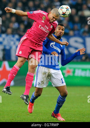 Gelsenkirchen, Germany. 18th February, 2015. UEFA Champions League: FC Schalke 04, S04 (blue) - Real Madrid (Pink) 0:2; Pepe (Real Madrid), Eric Maxim Choupo-Moting (S04), Aktion. Credit:  UKraft/Alamy Live News Stock Photo