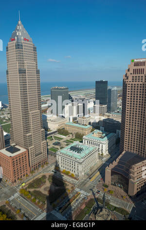 KEY BANK TOWER BUILDING (©CESAR PELLI 1991) DOWNTOWN SKYLINE CLEVELAND OHIO USA Stock Photo