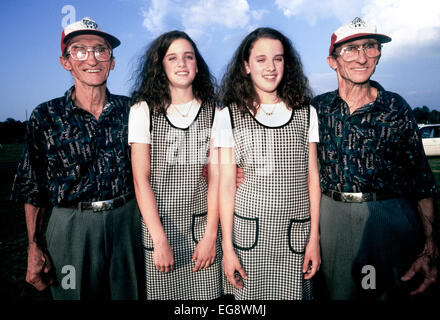 TWINSBURG, OH – AUGUST 1: Sets of twins gather together at the Twins Days Festival in Twinsburg, Ohio on August 1, 1997. Stock Photo