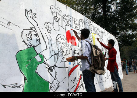 Dhaka, Bangladesh, 20th Feb, 2015. Bangladeshi fine arts student paints on the wall as part of the decoration for the International Mother Language Day celebration Stock Photo