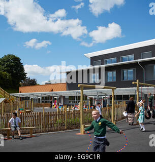 Wilkinson Primary School, Wolverhampton, United Kingdom. Architect: Architype Limited, 2014. Schoolyard and partial view of buil Stock Photo