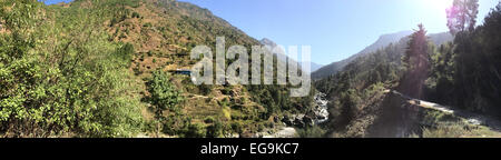 India, Himachal Pradesh, Tirthan Valley, Valley between wooded mountains Stock Photo