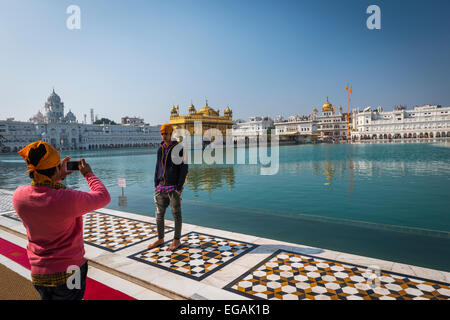Golden Temple in Amritsar illuminated on the eve of Guru Granth Sahib - The  Siasat Daily – Archive