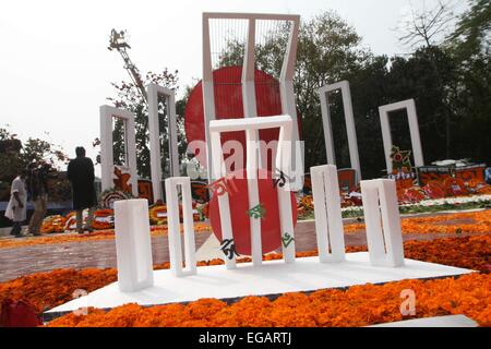 Dhaka, Bangladesh. 21th February 2015. Replica of the Cental Shaheed Minar is seen on the occasion of International Mother Language Day, in Dhaka. The gathering marks 60 years since police fired at thousands of protesters at a university in Bangladesh demanding that Bengali be declared the state language. The deaths marked the start of a nearly two-decades-long struggle for Bangladesh which ended in victory in the 1971 independence war with Pakistan. Stock Photo