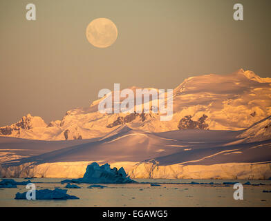 moonrise, Lemaire Channel, Antarctica Stock Photo