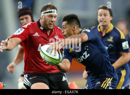 Dunedin, New Zealand. 21st Feb, 2015. Jason Emery of the Highlanders looks to pass the ball during the Super 15 rugby match between the Highlanders and the Crusaders at Forsyth Barr Stadium, Dunedin, Saturday, February 21, 2015. Credit:  Action Plus Sports/Alamy Live News Stock Photo