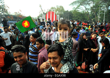 Dhaka, Bangladesh. 21st February, 2015. Bangladeshi girl participates in a rally near the monument for Bangladesh's Language Movement martyrs in Dhaka on February 21, 2015. It marks 63 years since the police fired at thousands of protesters at a university in Bangladesh demanding that Bengali be declared the state language. Credit:  Mamunur Rashid/Alamy Live News Stock Photo