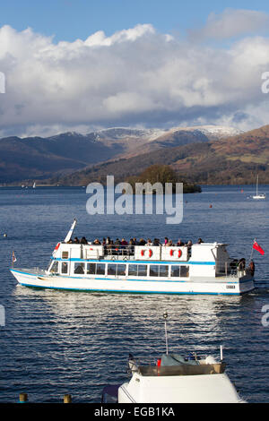 Lake Windermere, Cumbria, UK. 21st February, 2015.  Sunny cold day  tourists enjoy trips on the lake Credit:  Gordon Shoosmith/Alamy Live News Stock Photo