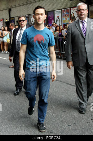 Joseph Gordon-Levitt outside The Ed Sullivan Theater for 'The Late Show ...