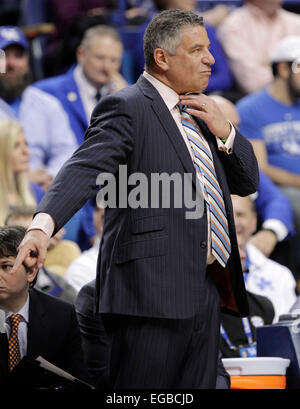 Lexington, Ky, US. 21st Feb, 2015. Auburn head coach Bruce Pearl adjusted his tie as his team struggled in the first half of the Auburn at Kentucky men's basketball game at Rupp Arena in Lexington, Ky., on Feb. 21, 2015. Photo by Pablo Alcala | Staff © Lexington Herald-Leader/ZUMA Wire/Alamy Live News Stock Photo