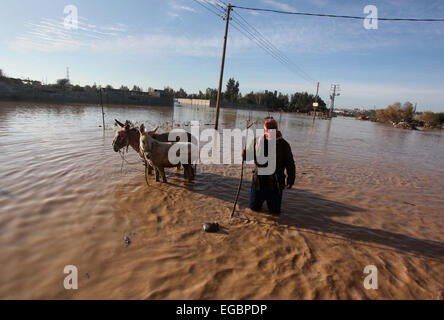 Gaza City, Gaza Strip, Palestinian Territory. 22nd Feb, 2015. A Palestinian Bedouin man makes his way despite the water in an area that is flooded after Israel opened the gates of a dam along its border with the Gaza Strip on February 22, 2015 in the village of al-Mughraqa, south of Gaza City. Palestinian authorities said the Israeli army opened the floodgates of a canal leading to central Gaza, causing the flooding of several Palestinian homes © Ashraf Amra/APA Images/ZUMA Wire/Alamy Live News Stock Photo