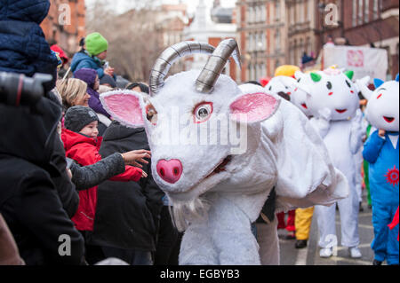 London, UK. 22nd February, 2015. Crowds gather in and around Chinatown to celebrate the Year of the Sheep by watching the annual Chinese New Year Parade. Credit:  Stephen Chung/Alamy Live News Stock Photo
