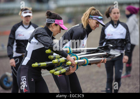 London, UK. 22nd February, 2015.  Molesey BC prepare for their fixture against OUWBC. Credit:  Stephen Bartholomew/Alamy Live News Stock Photo