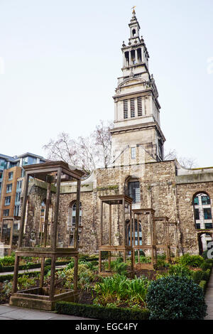 Christchurch Greyfriars Rose Garden, Greyfriars Passage London UK Stock Photo