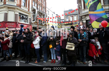London, Britain. 22nd Feb, 2015. Tens of thousands of people watch the parade to celebrate the Chinese Lunar New Year in the streets of central London, Britain, on Feb. 22, 2015. © Han Yan/Xinhua/Alamy Live News Stock Photo