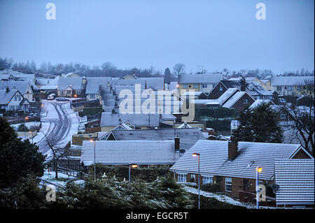 Londonderry, Northern Ireland. 23rd February, 2015. UK weather. UK weather Snow in Londonderry, Northern Ireland 23 February 2015 Snow covered roof tops in Londonderry (Derry) in Northern Ireland. Rain, hail and snow with winds gusting to 60 mph are forecast for many parts of Northern Ireland later today and  tomorrow Credit:  George Sweeney/Alamy Live News Stock Photo