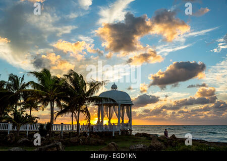 Wedding pavilion at Varadero beach with sunset in the Paradisus Varadero Resort & Spa hotel complex, Varadero, Matanzas, Cuba Stock Photo