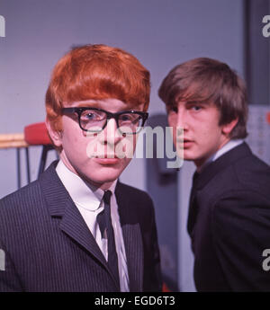 PETER AND GORDON UK pop duo in 1964 with Gordon Waller at right and Peter Asher. Photo Tony Gale Stock Photo