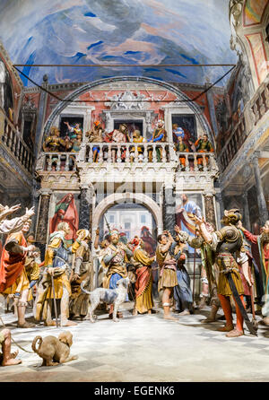 Chapel 33, Ecce Homo, Pilate showing the tormented Jesus to the people, circa 1600, life-size statues by Giovanni d'Enrico Stock Photo