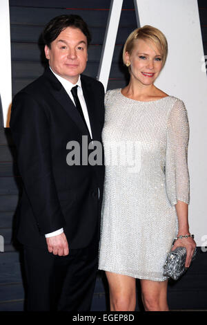Mike Myers and his wife Kelly Tisdale attending the Vanity Fair Oscar Party 2015 on February 22, 2015 in Beverly Hills, California./picture alliance Stock Photo
