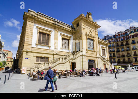 Cafe tables in popular Brexta Plaza outside the Mercado, San Sebastian, Gipuzkoa, Spain Stock Photo