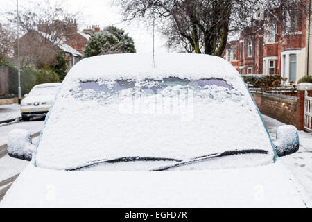 Winter weather. Snow covering a car windscreen, Nottinghamshire, England, UK Stock Photo