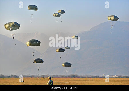 US Army paratroopers with the 173rd Airborne Brigade parachute jump during an airborne training operation February 19, 2015 in Pordenone, Italy. Stock Photo