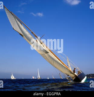 AJAXNETPHOTO. OCTOBER, 1992. ST.TROPEZ, FRANCE. - KNIFE ON EDGE -NIOULARGE REGATTA - FRENCH YACHT PEN DUICK WITH VETERAN SAILOR ERIC TABARLY AT THE HELM. PHOTO:JONATHAN EASTLAND/AJAX REF:921881 Stock Photo