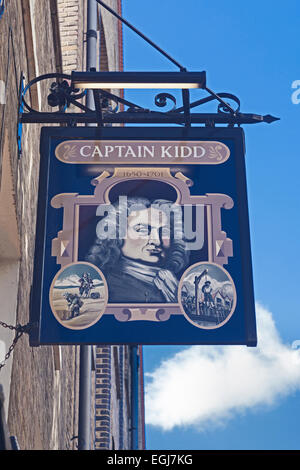 London, Wapping   The Captain Kidd public house in Wapping High Street Stock Photo