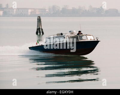 AJAXNETPHOTO. MARCH 2004. VENICE, ITALY - WATER TAXI SPEEDS ACROSS THE LAGOON. PHOTO:JONATHAN EASTLAND/AJAX REF:51011 21A4289 Stock Photo