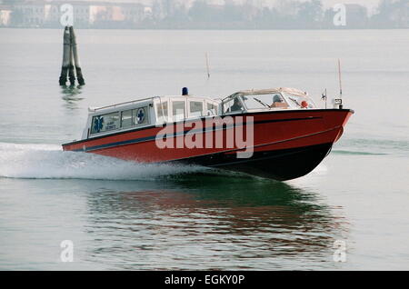 AJAXNETPHOTO. MARCH 2004. VENICE, ITALY - WATER AMBULANCE SPEEDS ACROSS THE LAGOON. PHOTO:JONATHAN EASTLAND/AJAX REF:51011 32A4289 Stock Photo