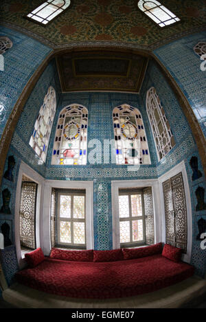 ISTANBUL, Turkey / Türkiye (Türkiye) — The Revan Kiosk at Topkapi Palace. The pavilion was built in 1635-36 to commerorate the Revan Campaign and victory of Murad IV. It is also known as the Sari Odasi, or Chamber of Turbans, because the turbans worn by sultans were kept here. Its colored marble decorations and tiles date to the 17th century. The Imperial Harem was the inner sanctum of the Topkapi Palace where the Sultan and his family lived. Standing on a peninsular overlooking the Bosphorus Strait and Golden Horn, Topkapi Palace was the primary residence of the Ottoman sultans for approximat Stock Photo