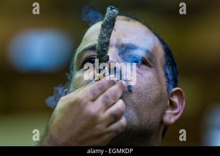 Havana, Cuba. 26th Feb, 2015. A contestant participates in the longest ash competition during the annual cigar festival in Havana, Cuba, on Feb. 26, 2015. The 17th Habanos festival, the world's largest Cuban cigar festival, opened this week in Havana. Credit:  Liu Bin/Xinhua/Alamy Live News Stock Photo