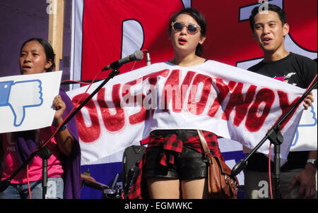 Manila, Philippines. 27th February, 2015. A protester wearing a shirt calling for the removal of Philippine President Benigno Aquino III shouts slogans during a rally at Mendiola Bridge near Malacanang Palace. The protesters are calling for the resignation of President Aquino over the Mamasapano incident that resulted in the deaths of wanted Malaysian bombmaker Zulkifri 'Marwan' bin Hir, 44 police commandos, 18 Muslim rebels, and 8 civilians. Credit:  Richard James Mendoza/Pacific Press/Alamy Live News Stock Photo