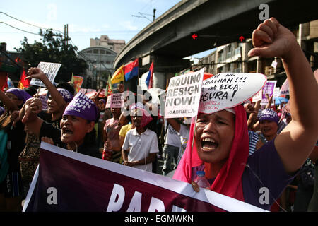Manila, Philippines. 27th February, 2015. Protesters calling for the resignation of President Aquino during the march to Mendiola Bridge, Manila. Composed mostly of students, they walked out of their class to air their resentment over Aquino's alleged inefficiency in governing and solving the country's problems. Militant groups also joined the march to the call for Aquino's resignation. Credit:  J Gerard Seguia/Pacific Press/Alamy Live News Stock Photo