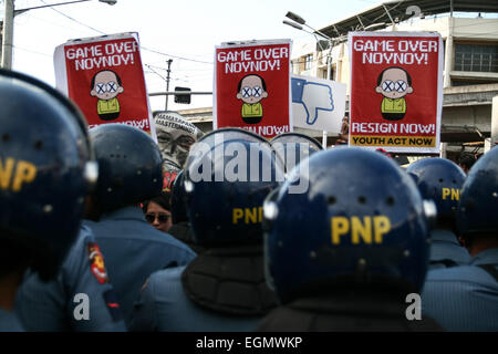 Manila, Philippines. 27th February, 2015. Youth group Youth Act now faced the crowd control police on Mendiola Bridge as they call for President Aquino's resignation. Composed mostly of students, they walked out of their class to air their resentment over Aquino's alleged inefficiency in governing and solving the country's problems. Militant groups also joined the march to the call for Aquino's resignation. Credit:  J Gerard Seguia/Pacific Press/Alamy Live News Stock Photo