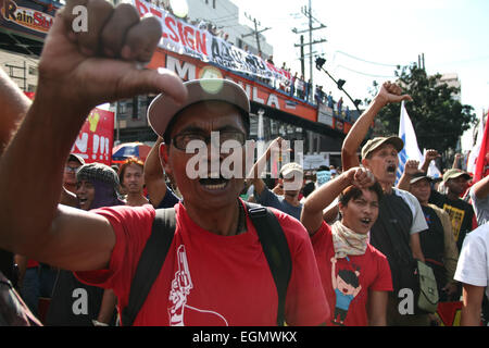 Manila, Philippines. 27th February, 2015. Protesters calling for the resignation of President Aquino during the march to Mendiola, Manila. Composed mostly of students, they walked out of their class to air their resentment over Aquino's alleged inefficiency in governing and solving the country's problems. Militant groups also joined the march to the call for Aquino's resignation. Credit:  J Gerard Seguia/Pacific Press/Alamy Live News Stock Photo