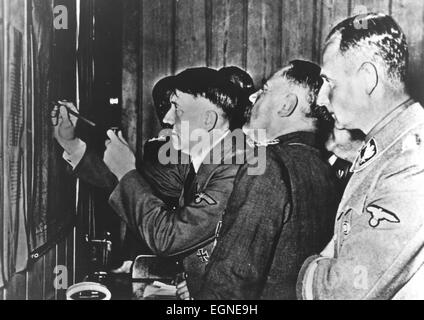 ADOLF HITLER (1889-1945) marks positions on a wall map about 1943 Stock Photo