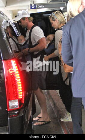 (L-R) Elsa Pataky and Chris Hemsworth arrive at the 71st Annual Golden ...