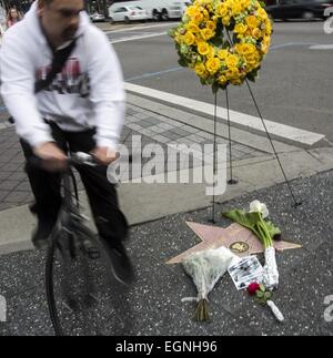 Los Angeles, California, USA. 27th Feb, 2015. People pay their respects with flowers and photographs at the Hollywood Walk of Fame star of Leonard Nimoy. Nimoy, famous for playing Mr. Spock in 'Star Trek' died Friday of end-stage chronic obstructive pulmonary disease. He was 83. © Ringo Chiu/ZUMA Wire/Alamy Live News Stock Photo