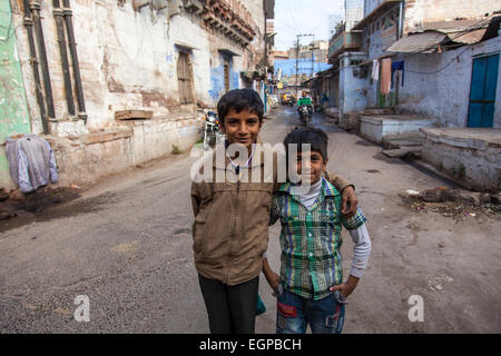 Indian brothers in Jodhpur, Rajasthan, India Stock Photo
