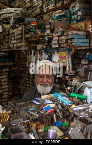 Market stall in Bhendi Bazaar, Mumbai, India Stock Photo