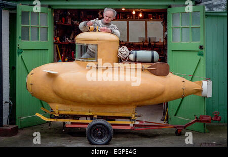 Bill Smith, of Bognor Regis, West Sussex, with his home-made yellow submarine. Stock Photo
