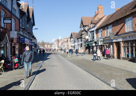 Shops and shoppers in Henley Street, Stratford-upon-Avon Stock Photo