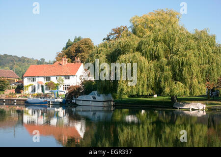 Bucks - Hambleden - scenic view river Thames - cottage - moored boats - willow trees - ummer sunlight - blue sky reflections Stock Photo