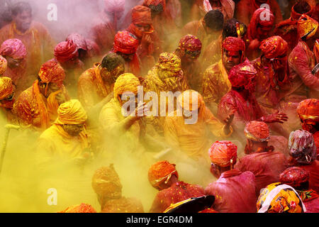 Thousands of Hindu devotees took part and celebrate 'Lathmar Holi'. The colours fill the atmosphere as people throw abeer and gulal in the air showing great joy and mirth in the arrival of this Spring Festival. The rituals of the ancient festival of Holi are religiously followed every year with care and enthusiasm. © Shashi Sharma/Pacific Press/Alamy Live News Stock Photo