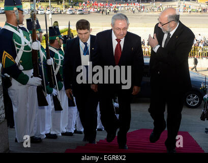 Montevideo, Uruguay. 1st Mar, 2015. Image provided by the Uruguay's Presidency shows Cuban President, Raul Castro (C), arriving to the act of swearing-in of Tabare Vazquez as new President of Uruguay, in the Parliament building, in the city of Montevideo, capital of Uruguay, on March 1, 2015. Tabare Vazquez took oath on Sunday as President of Uruguay for the period 2015-2020, a position that he already served between 2005 and 2010, becoming as the 53th President in the history of the South American country. Credit:  Presidencia de Uruguay/Xinhua/Alamy Live News Stock Photo