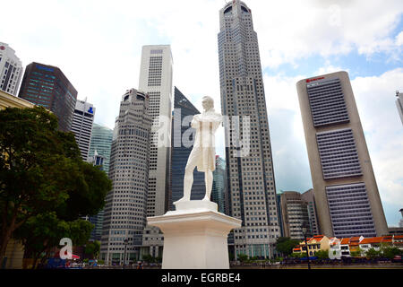 Statue of Sir Thomas Stamford Raffles (1781-1826), founder of Singapore, by the Singapore Parliament Building in Singapore. Stock Photo