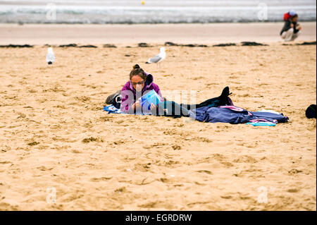 Women on beach margate hi-res stock photography and images - Alamy